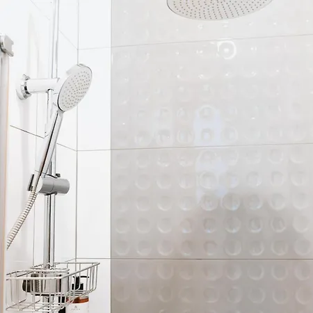 Celna Corner Apartment *